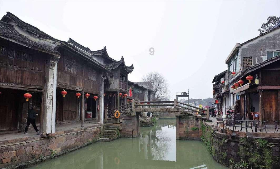 跳动的旋转球